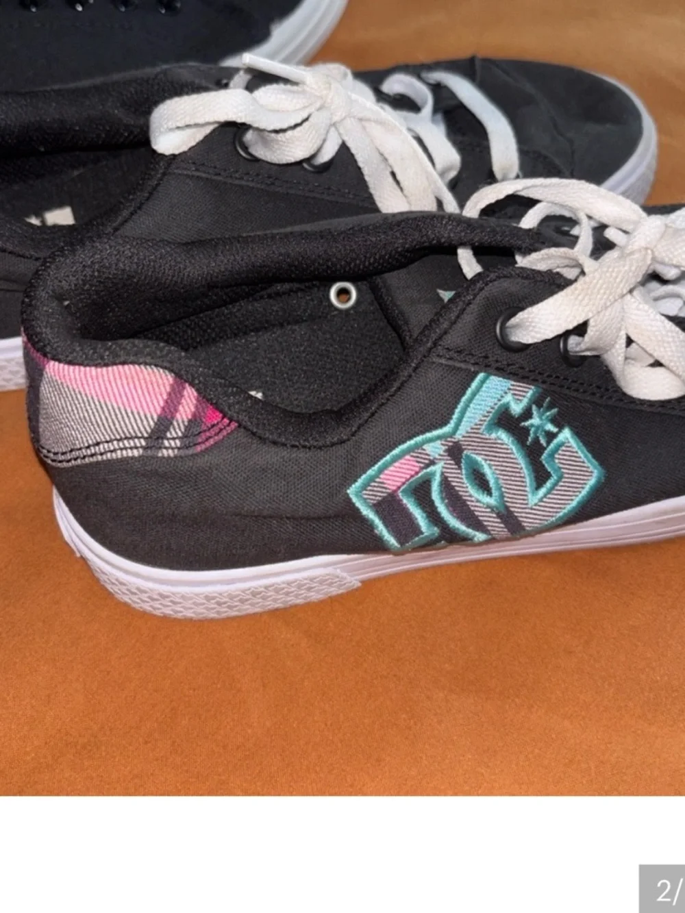Woman’s size 6 DC Black Canvas Sneakers with White Soles and Teal Logo - Picture 2 of 5